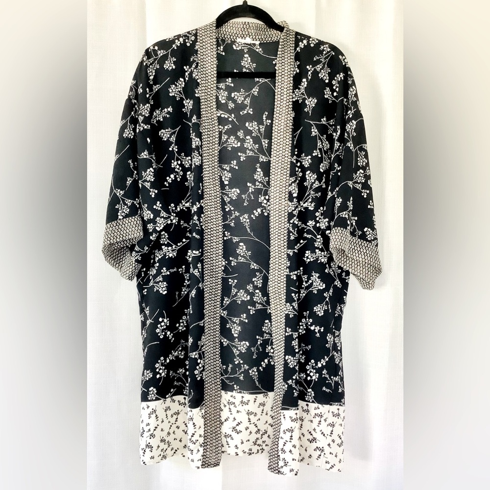 Maurices Black and White Floral Kimono with Gold Accent